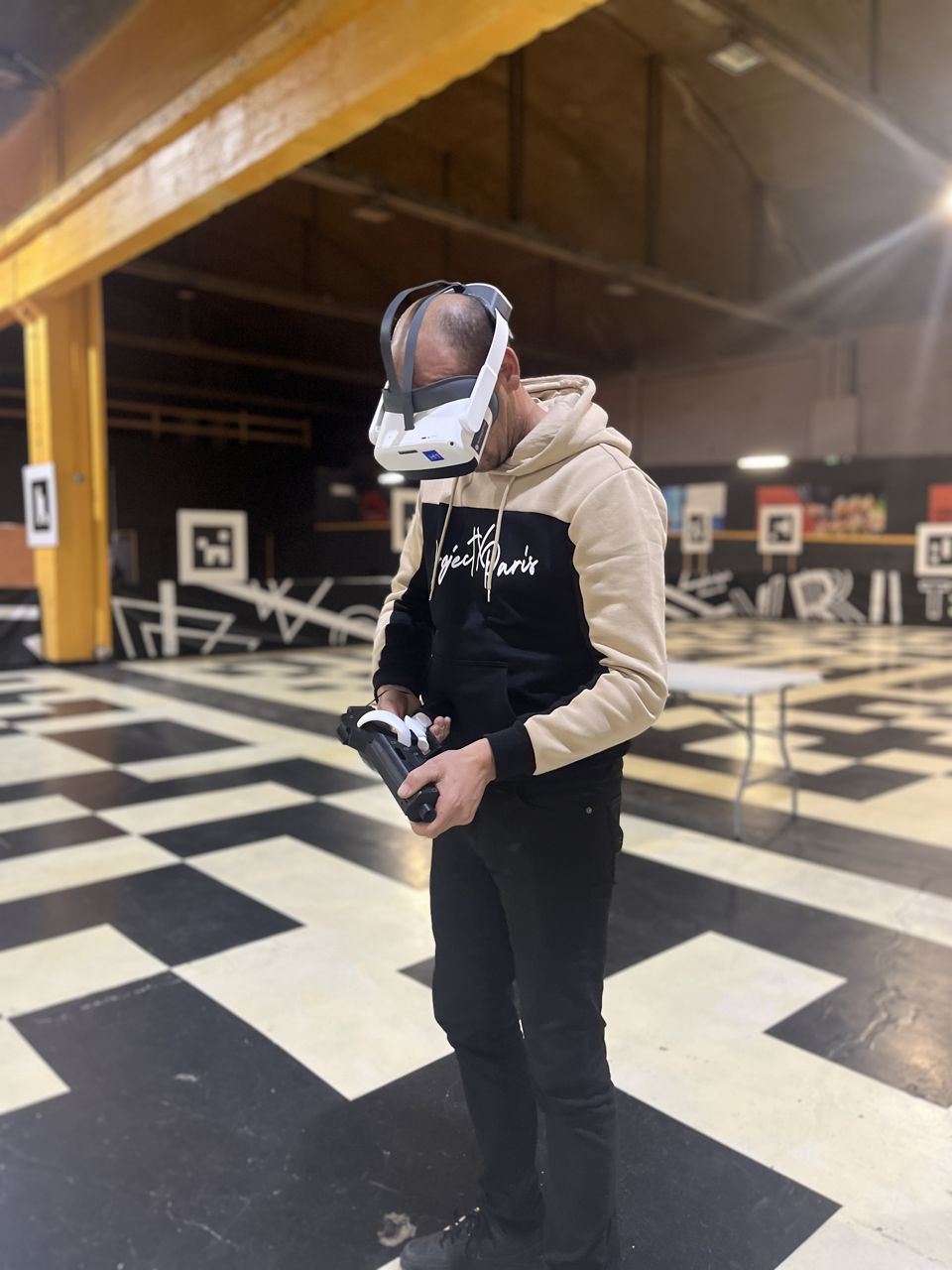 Groupe en session de réalité virtuelle chez Team Square
